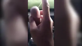 एमेच्योर बड़े लंड का ब्लोजॉब और बस में हस्तमैथुन