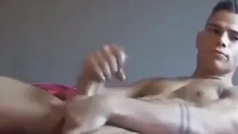 业余小鲜肉吸吮直男好友的大鸡巴