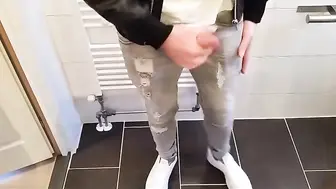 Amateur vor webcam wichst seinen großen schwanz bis zum cumshot