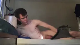 Muskulöser latino-daddy leo bumst den kleinen twink von nebenan bar...