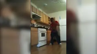 Negros novinhos fazem sexo anal hardcore na cozinha