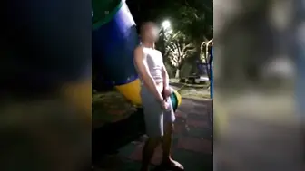 业余男户外撸他的大鸡巴