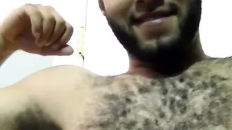Negro peludo se la chupan durante la masturbación