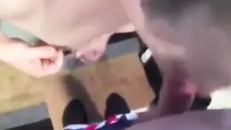 Amador com pau grande recebe boquete de amigo e goza forte