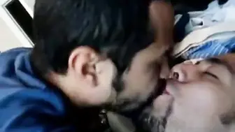هواة لاتينيون في نيك جماعي عنيف بزبور كبيرة
