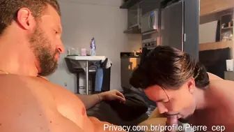 肌肉拉丁老爹pierre舔并干marlon的大翘臀