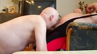 Urso papai prateado faz sexo amador brutal com jovem macho