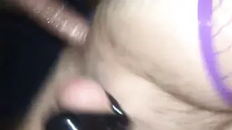 Sissy con dispositivo de castidad recibe follada anal a pelo