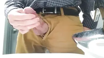 أبي يستمني في المكتب ويقذف بقوة