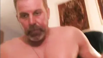 Mature amateur ray se branle et éjacule