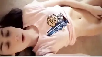 Papai amador fode jovem twink em vídeo caseiro cru