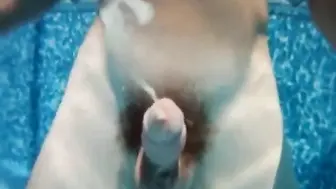 Punheta subaquática solo masculino am...
