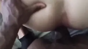 Primeira montada sem camisinha de um twink em um pau preto grande