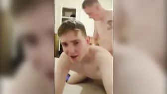 Twink amador fodido sem camisinha analmente