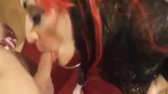 Travesti chupa pau grande e leva pica dura de coroa mais velho