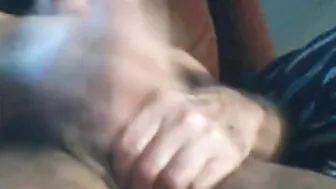 دaddy ناضج يستمني زبه الكبير على الويب كام منفردًا