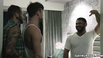 ड्रेवेन नवारो के साथ पसीने में तर लैटिनो मस्कुलर हंक्स का बेयरबैक थ...