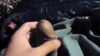 Papá amateur recibe mamada y paja de un desconocido
