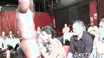 Festa grupal amadora com saradões e twinks fodendo forte