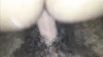 Activo peludo verbal se lo folla a pelo y le llena de leche a su pa...