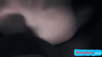Twinks negro y blanco cogen a pelo duro
