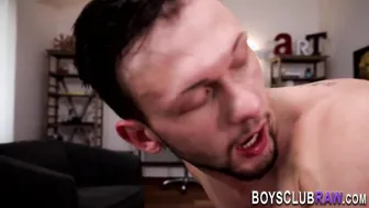 Amateur-gay bekommt bareback-anal und gibt blowjob