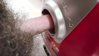 Masturbação masculina solo com aspirador de brinquedo e gozada