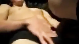 小鲜肉在户外接受业余朋友的手淫