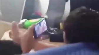 شاب ناعم صديق ي masturbate ويقذف وهو يشاهد البورنو على كاميرا الويب