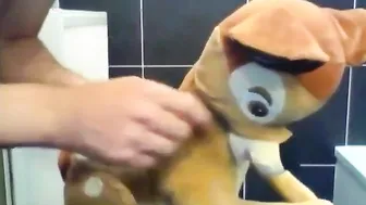 Masturbación en solitario de twink amateur con paja y tributo de semen