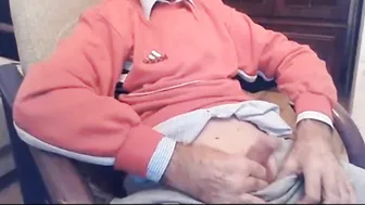 Papi polaco de setenta y tres años se masturba en webcam
