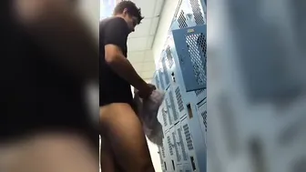 业余 twink 慢慢脱衣展示光滑身体