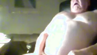 Papá oso maduro se masturba hasta el orgasmo en webcam