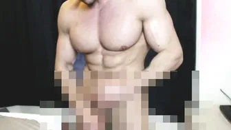 Hunk solitario se toca y masturba en video amateur de paja