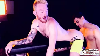 Justin cross baise en bareback declan moore après un anulingus