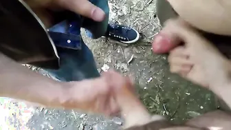 سكس ثلاثي هوائي ومص في حديقة عامة