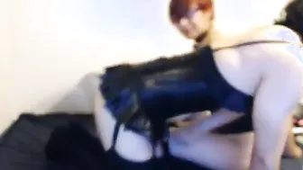 Travesti amateur en lencería se la lamen el culo