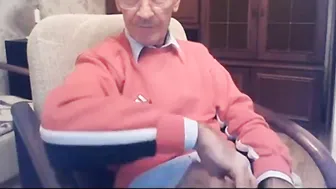 Papai polonês de setenta e três anos se masturba na webcam