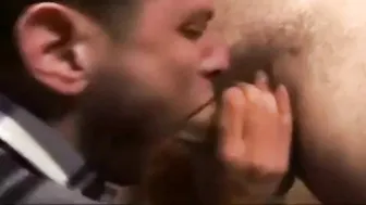 Twink amador faz boquete e bukkake com seus amigos