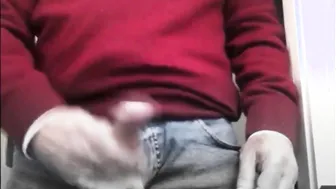 Papá oso peludo se masturba solo y correse mucho