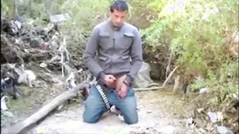 拉丁猛男被付钱在公共场合打飞机射精