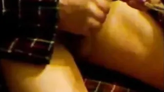 Papá maduro se masturba su polla pequeña en webcam amateur