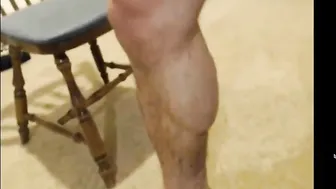 Papá militar hetero musculoso con polla grande se masturba solo