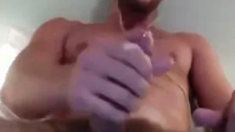 Amador bate sua grande pica até gozar