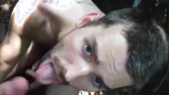 فحل هاوي شعر يمص زب ويلحس المني في الهواء الطلق
