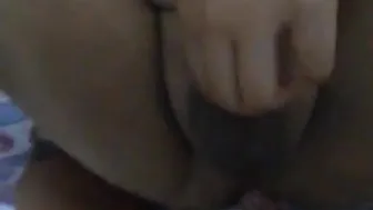 Joven asiático amateur de diecinueve años rellenito se masturba y s...