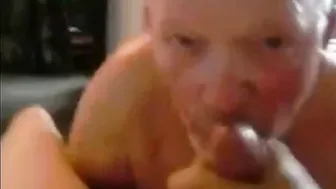 Papy mature baise à cru un homme âgé grassouillet en session amateur