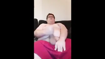 Gordo amador masturba na webcam