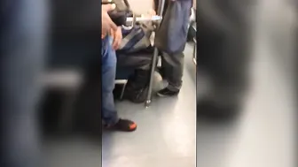 Papá hetero recibe mamada espía en el...