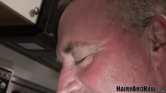 Steve sommers barbudo se folla a pelo al otter peludo bo francis